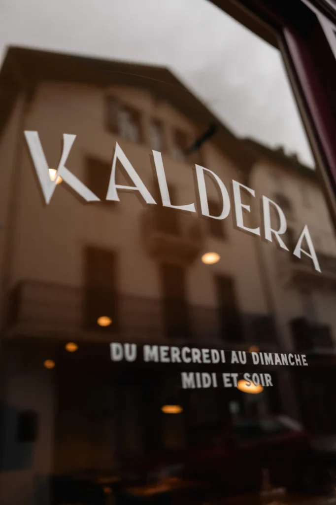 kaldera-restaurant-biarritz-vitrine